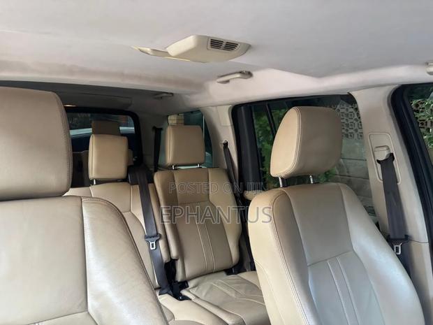 Land Rover Discovery 2012 Brown