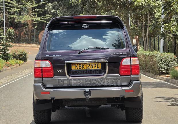 Toyota Land Cruiser 2005 Maroon