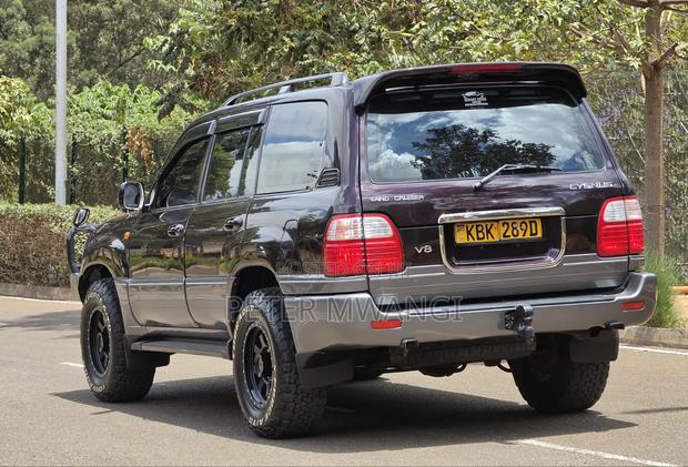 Toyota Land Cruiser 2005 Maroon