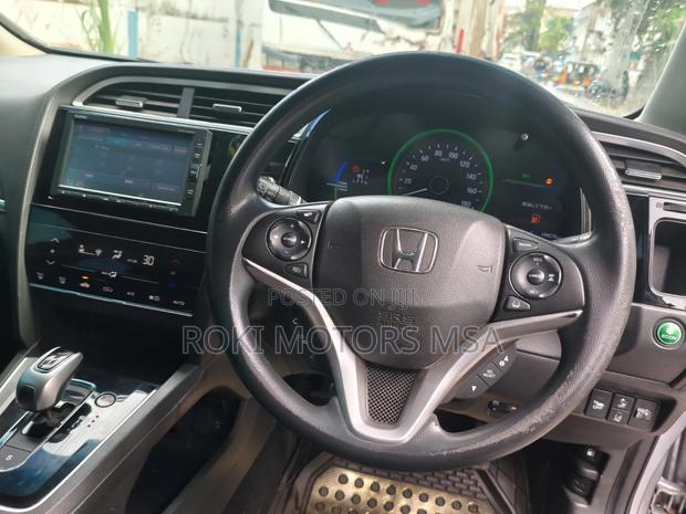 Honda Shuttle 2016 Silver