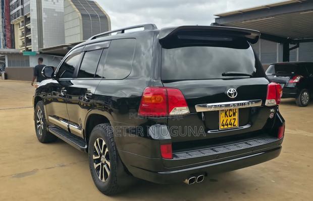Toyota Land Cruiser 4.6 V8 GX 2012 Black