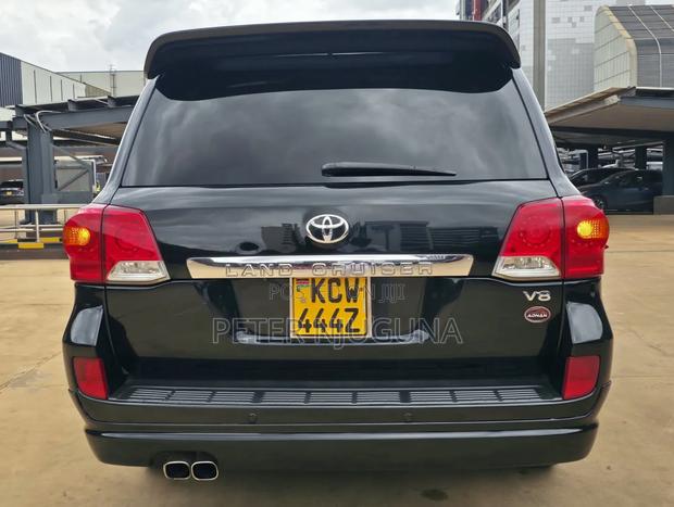Toyota Land Cruiser 4.6 V8 GX 2012 Black