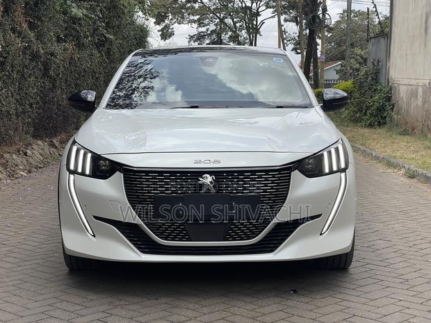 Peugeot 208 2021 White