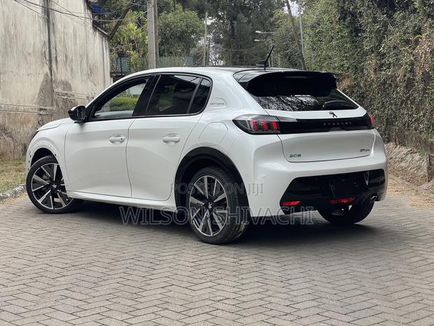 Peugeot 208 2021 White