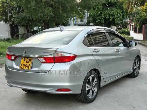 Honda Grace 2016 Silver