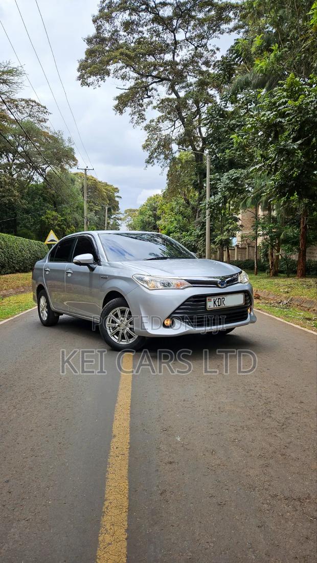 Toyota Axio 1.5 Hybrid 2WD 2017 Silver