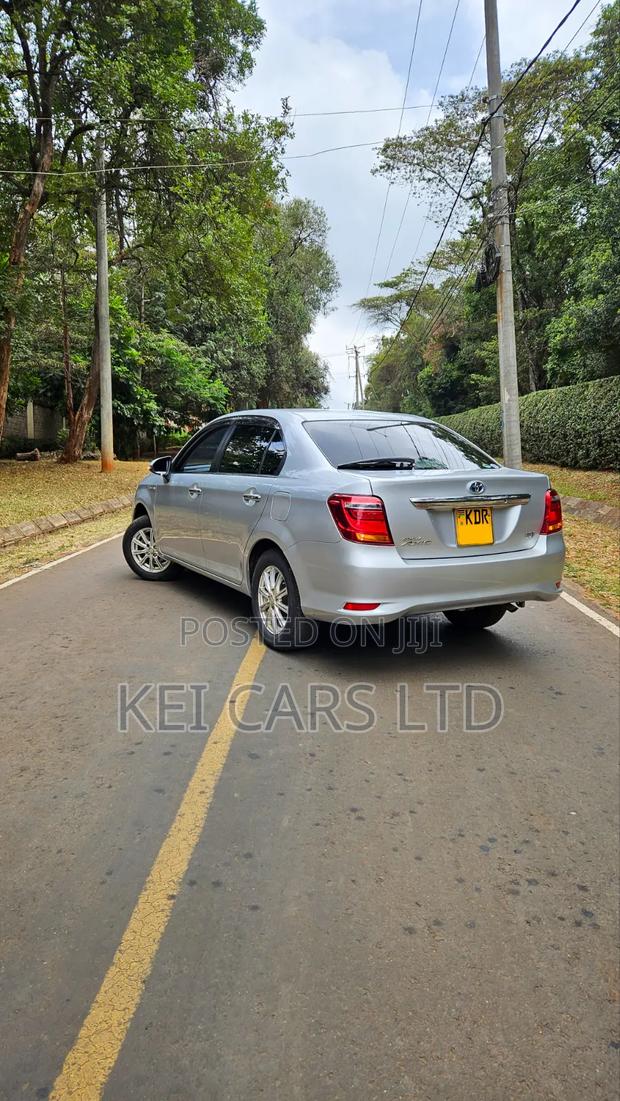 Toyota Axio 1.5 Hybrid 2WD 2017 Silver