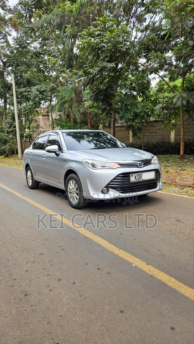 Toyota Axio 1.5 Hybrid 2WD 2017 Silver