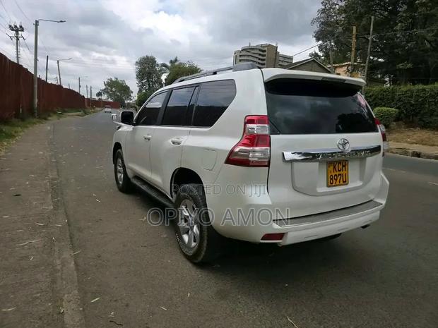 Toyota Land Cruiser 2011 White