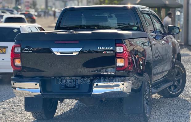 Toyota Hilux 2021 Black