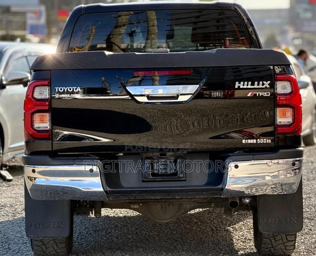 Toyota Hilux 2021 Black