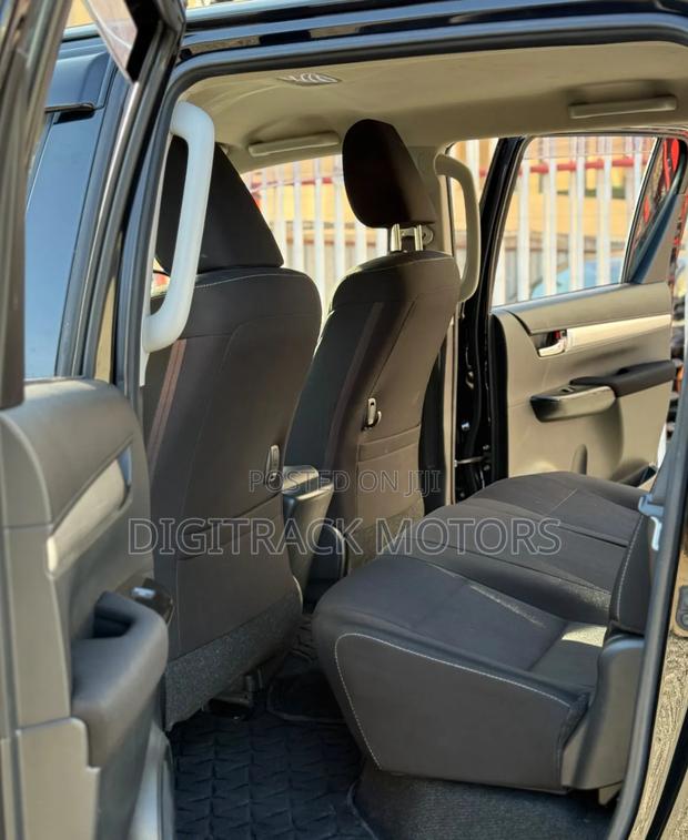 Toyota Hilux 2021 Black