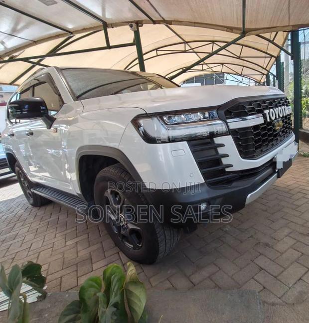 Toyota Land Cruiser 3.3 Diesel 4WD 2022 White