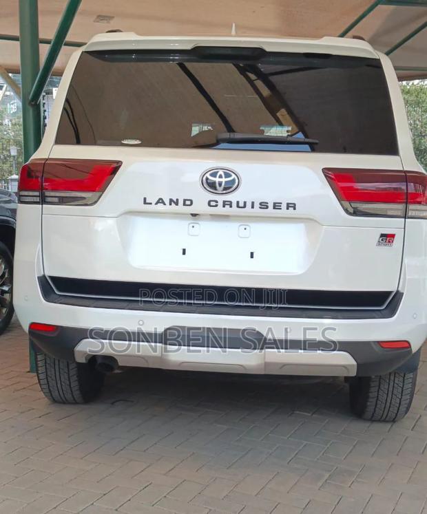Toyota Land Cruiser 3.3 Diesel 4WD 2022 White