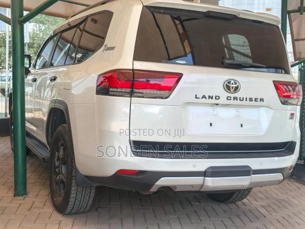Toyota Land Cruiser 3.3 Diesel 4WD 2022 White