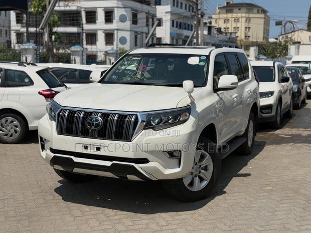 Toyota Land Cruiser Prado 2019 White