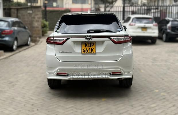 Toyota Harrier 2.0 2018 White