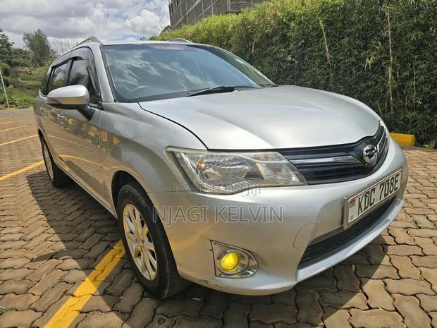 Toyota Corolla Fielder 2014