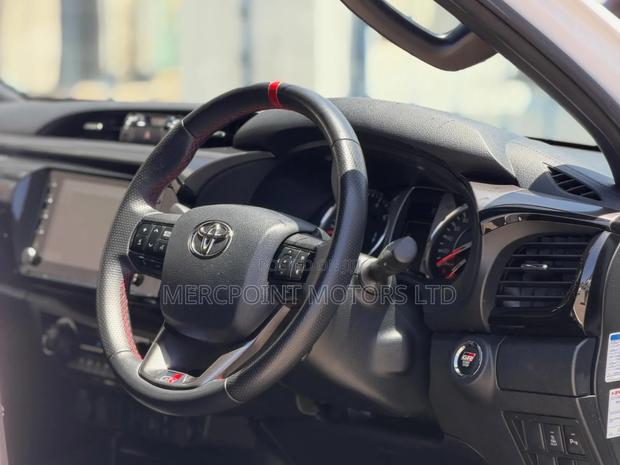Toyota Hilux 2019 Off white