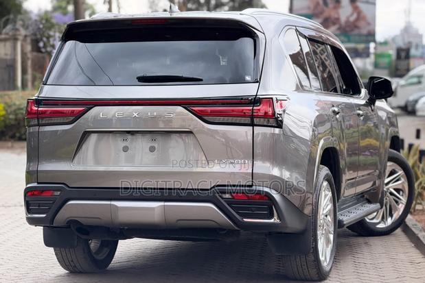 Lexus LX 2022