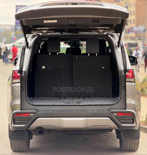 Lexus LX 2022