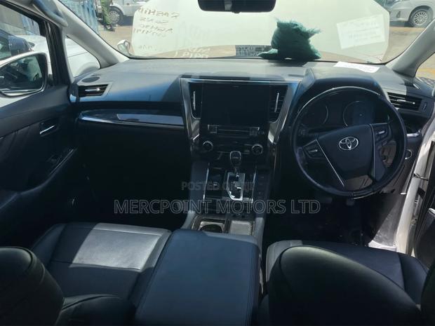Toyota Alphard 2019 Off white