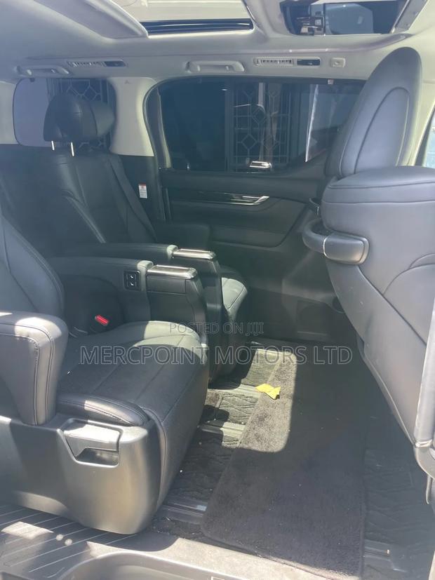 Toyota Alphard 2019 Off white