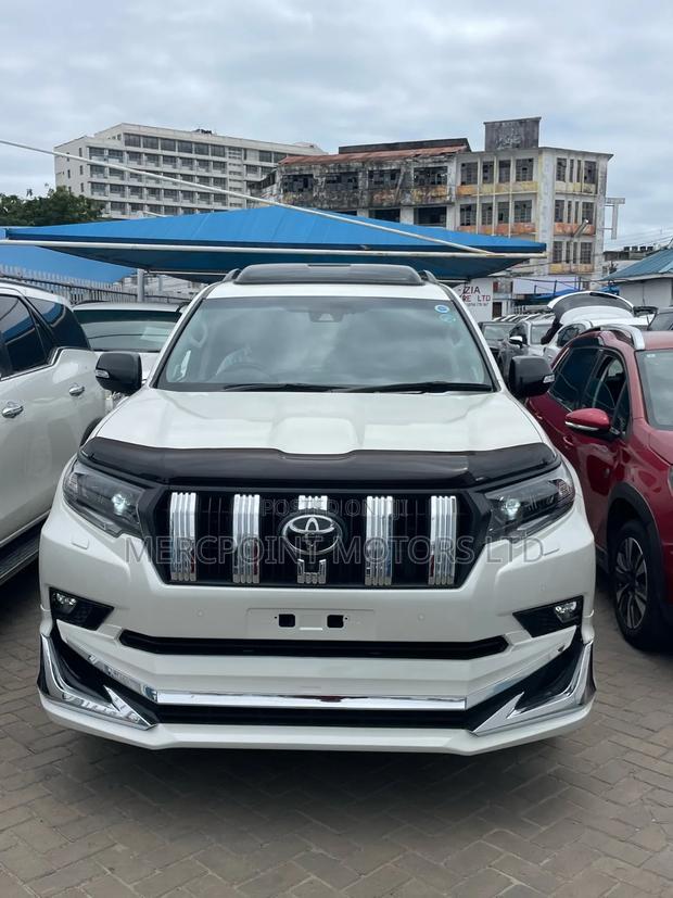 Toyota Land Cruiser Prado 2023 Off white