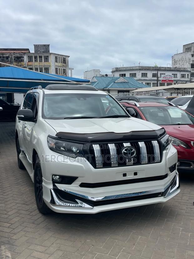 Toyota Land Cruiser Prado 2023 Off white
