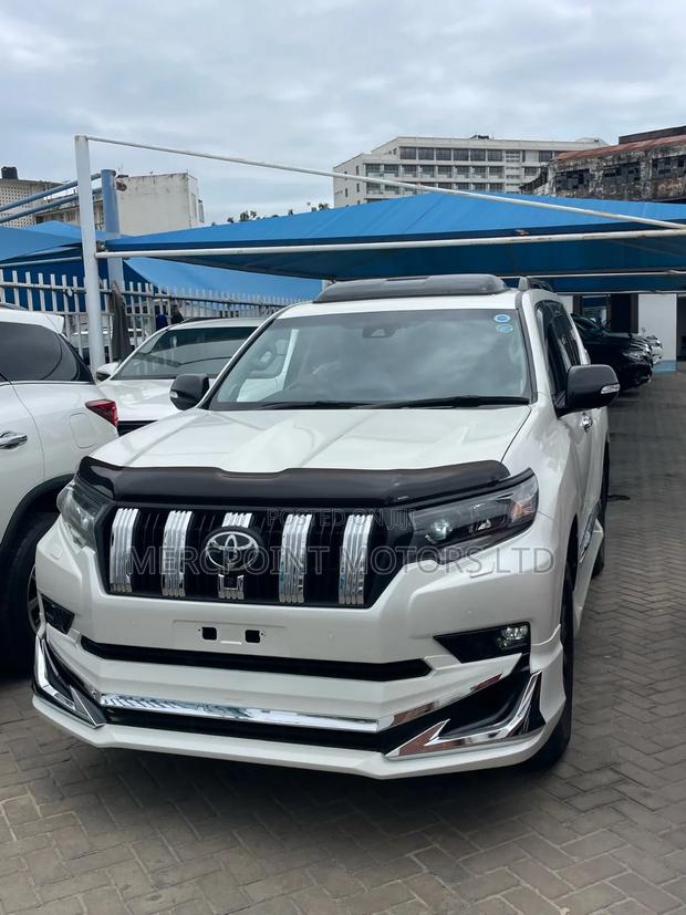 Toyota Land Cruiser Prado 2023 Off white