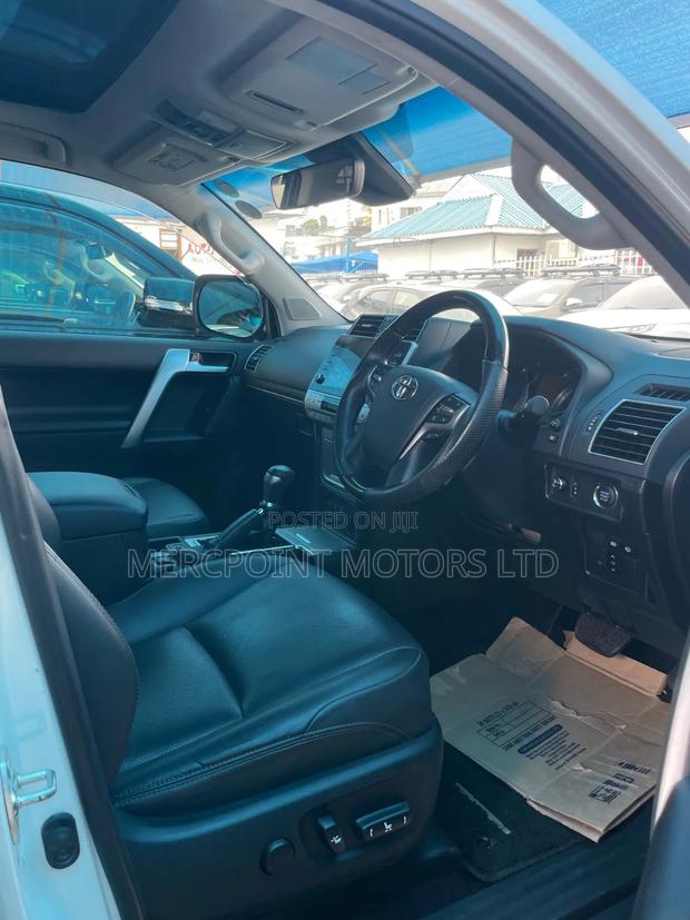 Toyota Land Cruiser Prado 2023 Off white