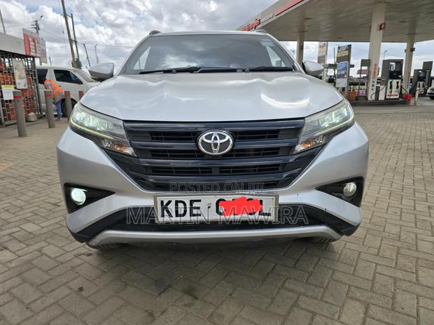 Toyota Rush 2021 Silver