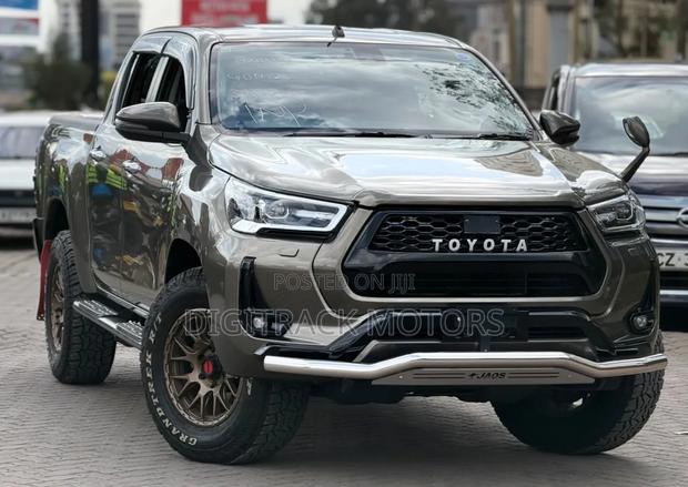 Toyota Hilux 2023 Green