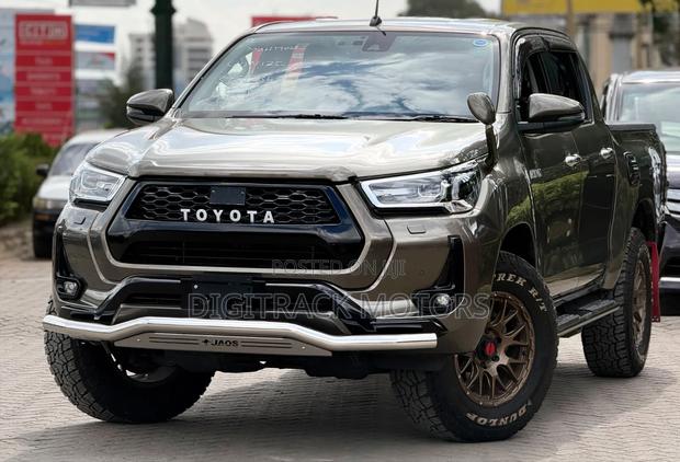 Toyota Hilux 2023 Green