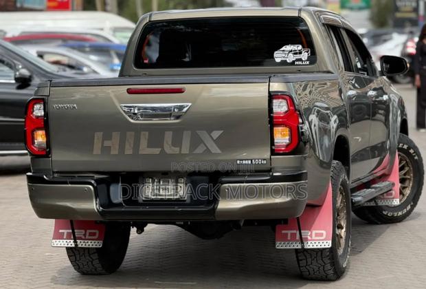 Toyota Hilux 2023 Green