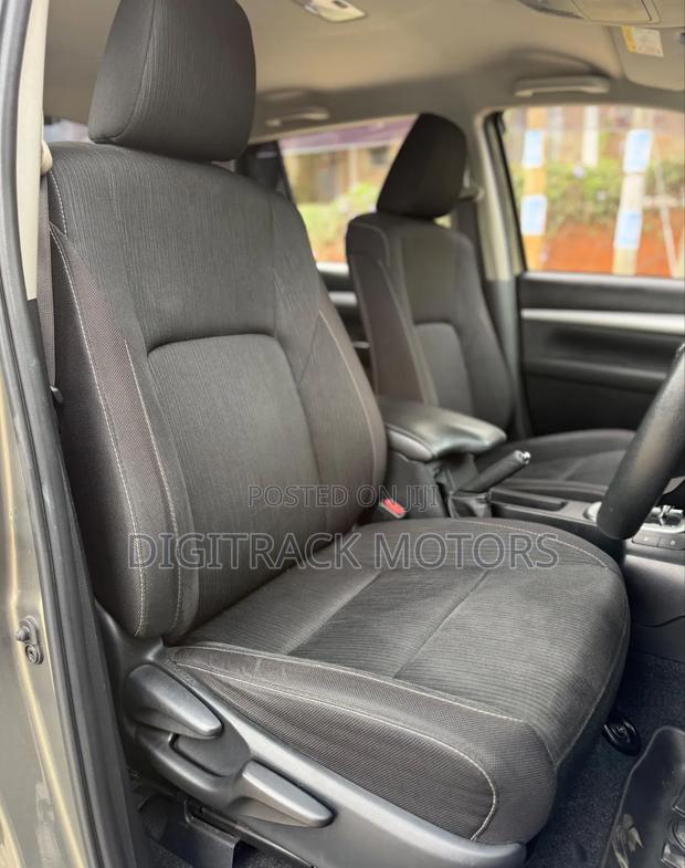 Toyota Hilux 2023 Green