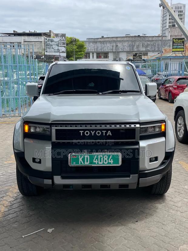 Toyota Land Cruiser Prado 2.8 2024 Off white