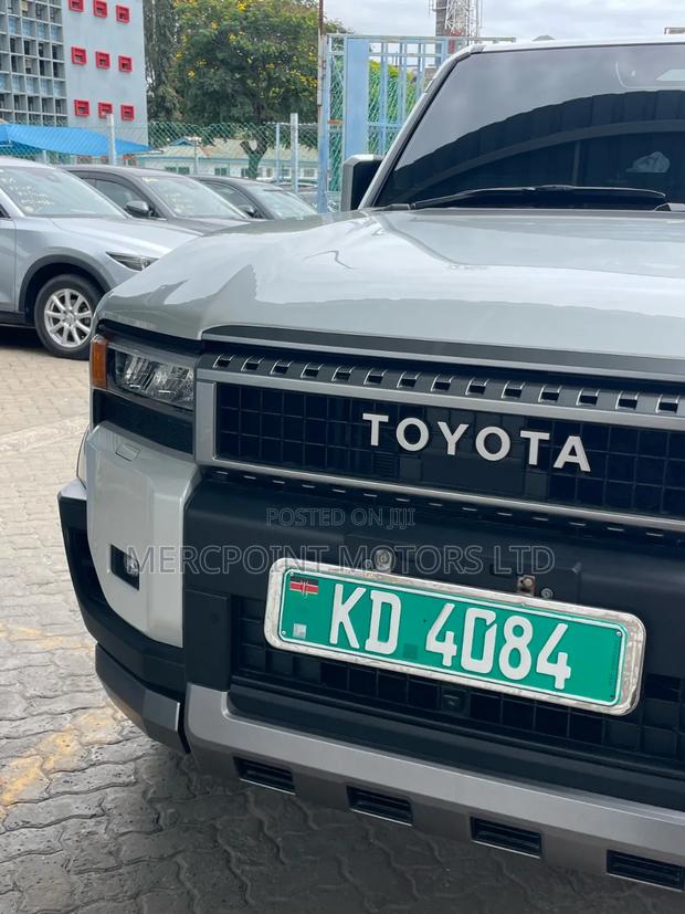 Toyota Land Cruiser Prado 2.8 2024 Off white