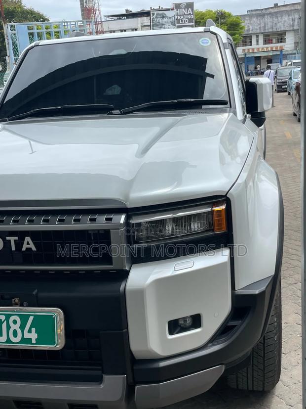 Toyota Land Cruiser Prado 2.8 2024 Off white