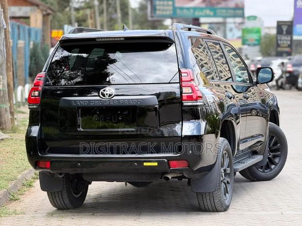 Toyota Land Cruiser Prado 2023 Black