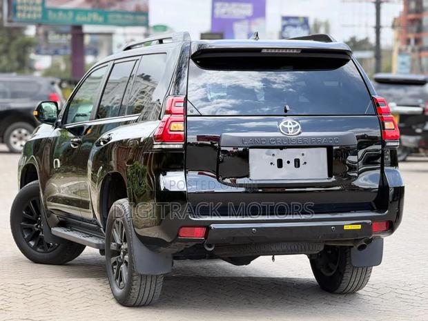 Toyota Land Cruiser Prado 2023 Black