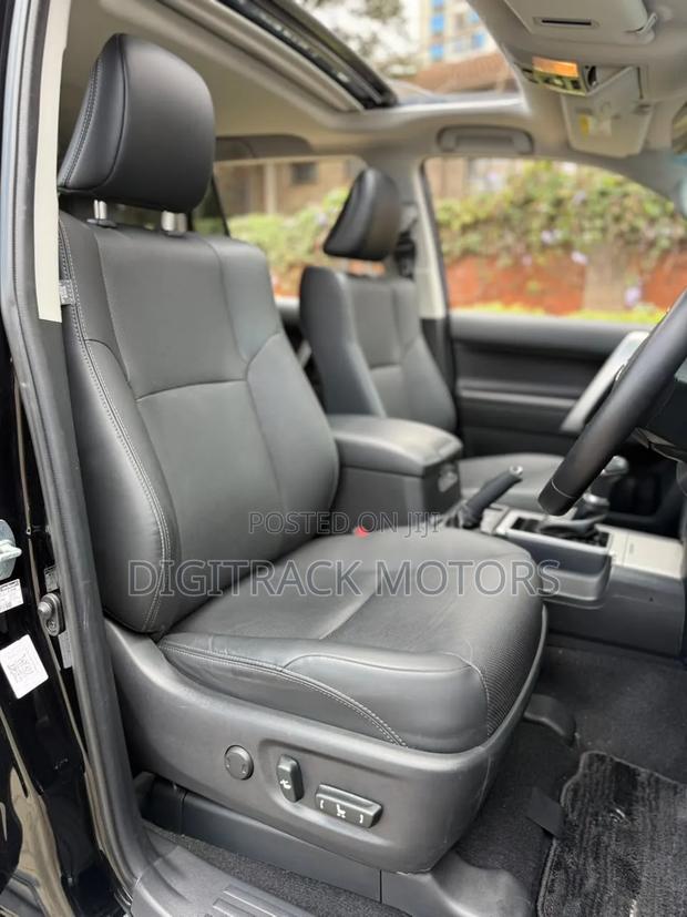 Toyota Land Cruiser Prado 2023 Black