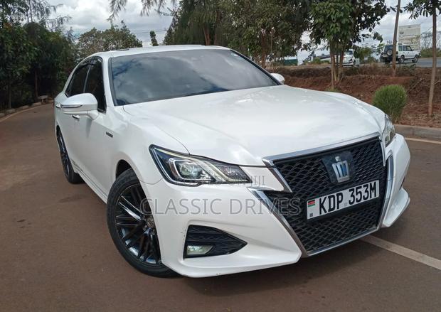 Toyota Crown 2017 White