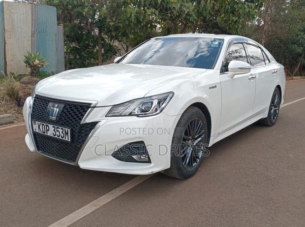 Toyota Crown 2017 White