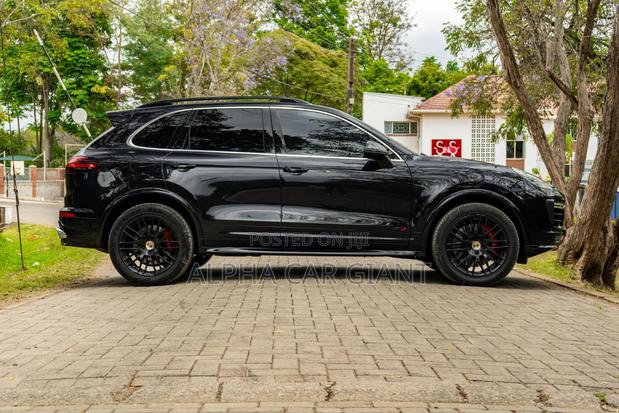Porsche Cayenne GTS AWD 2016 Black