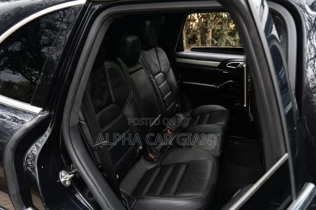 Porsche Cayenne GTS AWD 2016 Black