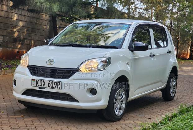Toyota Passo 2018 White
