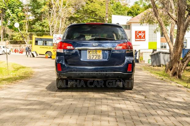 Subaru Outback 2.5i 2011 Blue