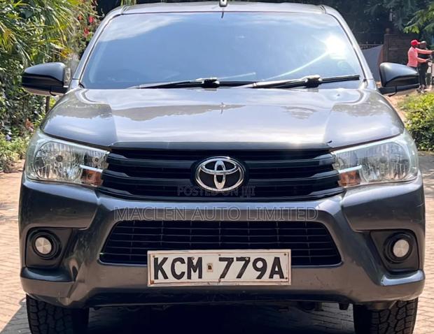 Toyota Hilux 2017 Gray