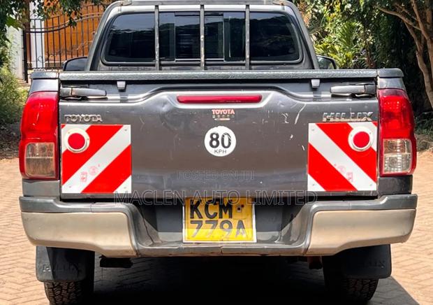 Toyota Hilux 2017 Gray